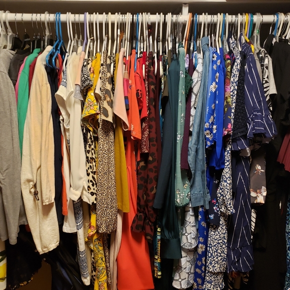 Come visit my closet! ❤️ Krista - Picture 7 of 7